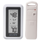 AcuRite pantalla frontal LCD mostrando temperaturas interior y exterior, lectura clara