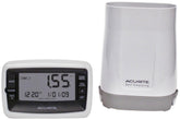 AcuRite vista frontal de la consola LCD mostrando lluvia y hora, lectura clara
