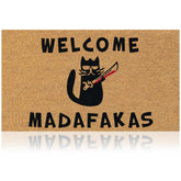 AMARU DOOR MATS felpudo frontal mostrando diseño y bienvenida divertida