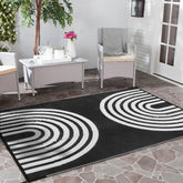 Anidaroel alfombra exterior frontal mostrando diseño blanco y negro, mejora estética del patio