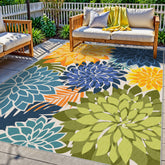 Arenarug vista frontal de la alfombra verde con patrón floral, aporta elegancia exterior