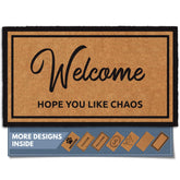 Barnyard Designs felpudo Chaos vista frontal con bienvenida y borde visible