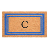 Calloway Mills felpudo frontal con monograma C y borde azul, entrada elegante