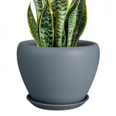 Ceramicfor maceta frontal mate gris mostrando su forma elegante y estable
