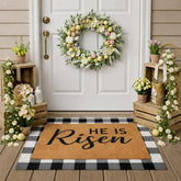 Drydiet felpudo frontal He Is Risen mostrando bienvenida festiva y durabilidad