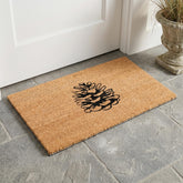 Fab Habitat felpudo frontal Pine Cone embellece la entrada y recoge suciedad