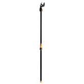 Fiskars podadora frontal en embalaje mostrando alcance y diseño ergonómico