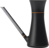 Fiskars regadera frontal mostrando diseño moderno y capacidad útil