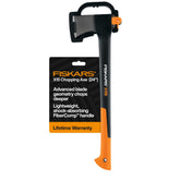 Fiskars X15 vista frontal mostrando diseño equilibrado y potencia