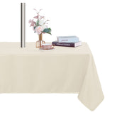 Fitable vista frontal del mantel beige mostrando cobertura completa y protección