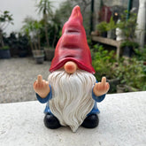 Generic gnomo frontal mostrando gesto cómico, añade humor al jardín