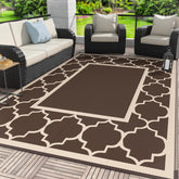 GENIMO alfombra exterior frontal mostrando patrón y color café beige, aporta estilo al patio