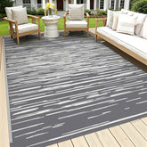 HEBE alfombra exterior frontal mostrando rayas y acabado resistente