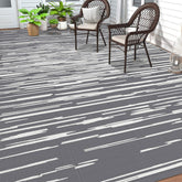 HEBE alfombra frontal muestra diseño a rayas y protección impermeable