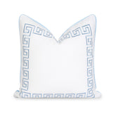 Hofdeco Premium frontal bordado greca baby blue con aspecto elegante