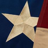 Bandera Homissor frontal mostrando diseño vintage y presencia resistente