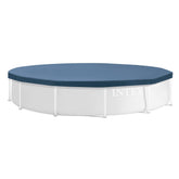 Intex cobertor frontal para piscina 12ft mostrando ajuste seguro
