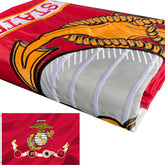 Joven bandera US Marine Corps frontal con colores vivos, muestra presencia patriótica