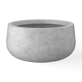 Kante maceta frontal gris pálido mostrando líneas limpias y aspecto moderno