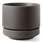LE TAUCI maceta frontal gris carbón mostrando diseño y estabilidad