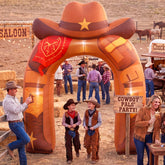 Leyndo arco inflable frontal mostrando diseño vaquero y atractivo visual