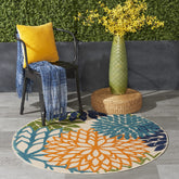 Nourison alfombra frontal mostrando colores tropicales y bienvenida visual