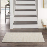 Nourison vista frontal de la alfombra 2'x4' mostrando color ivory beige y diseño neutro