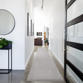 Nourison runner frontal mostrando color gris plateado y estilo durable
