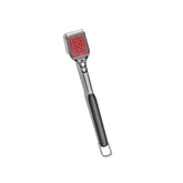 OXO cepillo parrilla frontal limpiando rejillas de acero, eficacia y seguridad