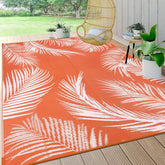 Pauwer alfombra frontal con patrón de hojas naranja mostrando diseño y color duradero