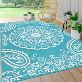 Pauwer vista frontal de la alfombra mostrando patrón floral y estética elegante