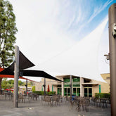 Royal Shade toldo frontal desplegado mostrando sombra amplia