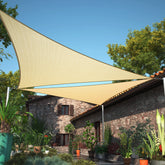 ShadeMart vista frontal del toldo triangular reduce calor en exteriores