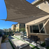 SUNLAX vela triangular frontal mostrando cobertura y color marrón