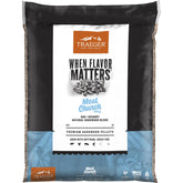 Traeger bolsa frontal mostrando marca Meat Church y beneficio de sabor consistente