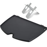 Uniflasy plancha frontal mostrando ajuste perfecto a Weber Q y mayor superficie de cocción