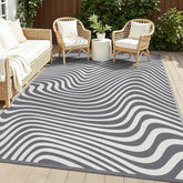 Vaukki vista frontal de la alfombra 5x8 que muestra diseño gris rayado y beneficio estético