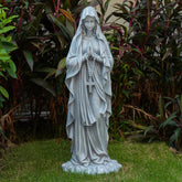 VChymm Virgen vista frontal mostrando presencia y detalle