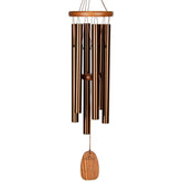 Woodstock Chimes vista frontal mostrando tubos bronce y diseño elegante para sonido claro