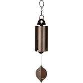 Woodstock Chimes vista frontal mostrando campana y longitud, ideal para ambientar exteriores