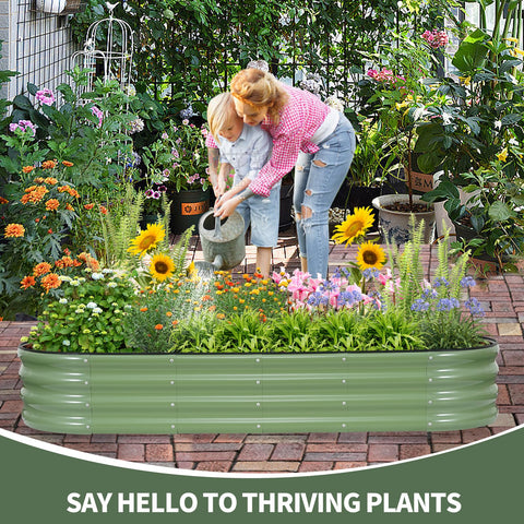 1MORE jardinera integrada en un patio ajardinado mostrando atractivo estético funcional