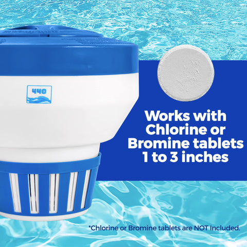 440 dispensador flotando en piscina distribuyendo cloro uniformemente