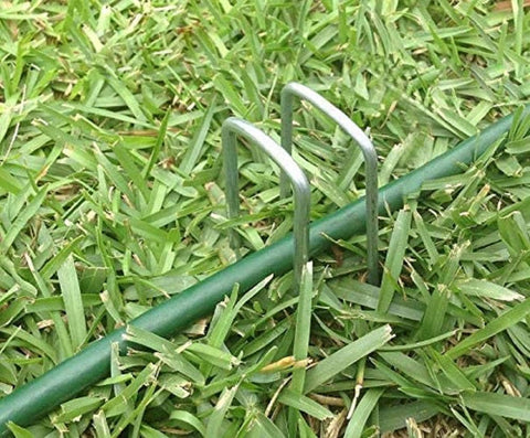 AAGUT grapas en entorno de jardín mostrando uso en paisajismo