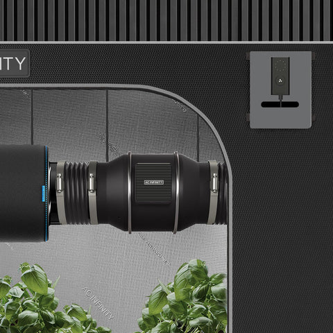AC Infinity ventilador S4 enfriando un rack AV, reduciendo temperatura y ruido