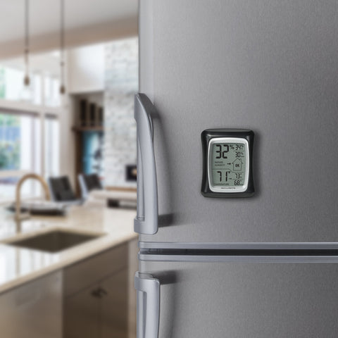 AcuRite detalle del imán trasero para montaje seguro y sin tornillos