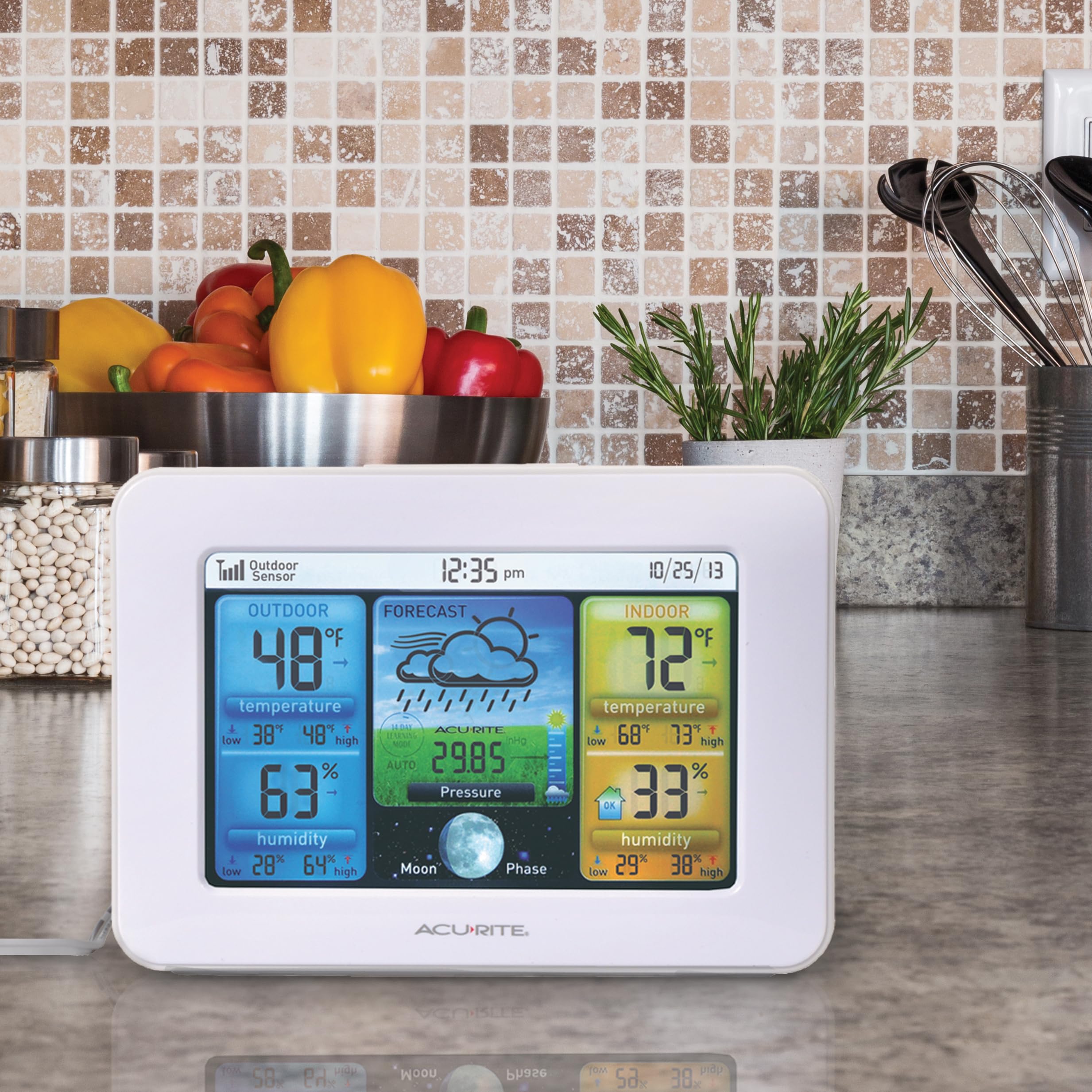 AcuRite sensor exterior detalle y montaje resistente para lecturas locales precisas
