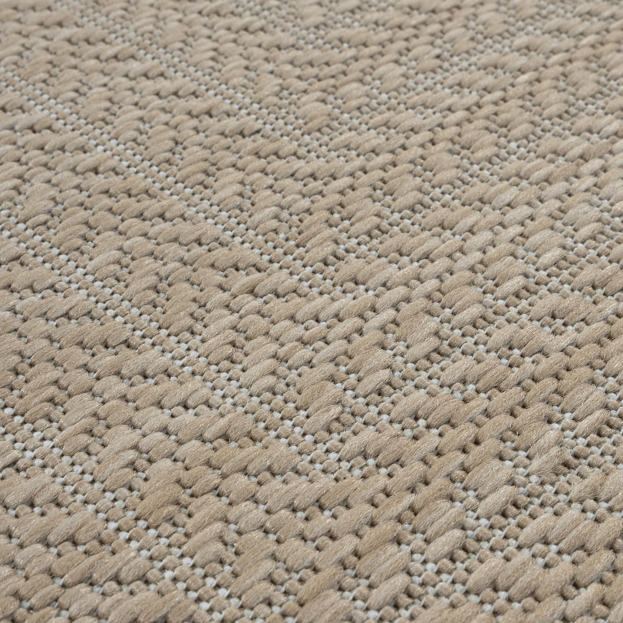 Adiva Rugs en patio demostrando resistencia a la intemperie