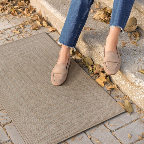 Adiva Rugs vista frontal beige elegante y versátil