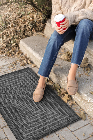 Adiva Rugs vista frontal Pebble Weiss mostrando diseño contemporáneo y beneficio estético