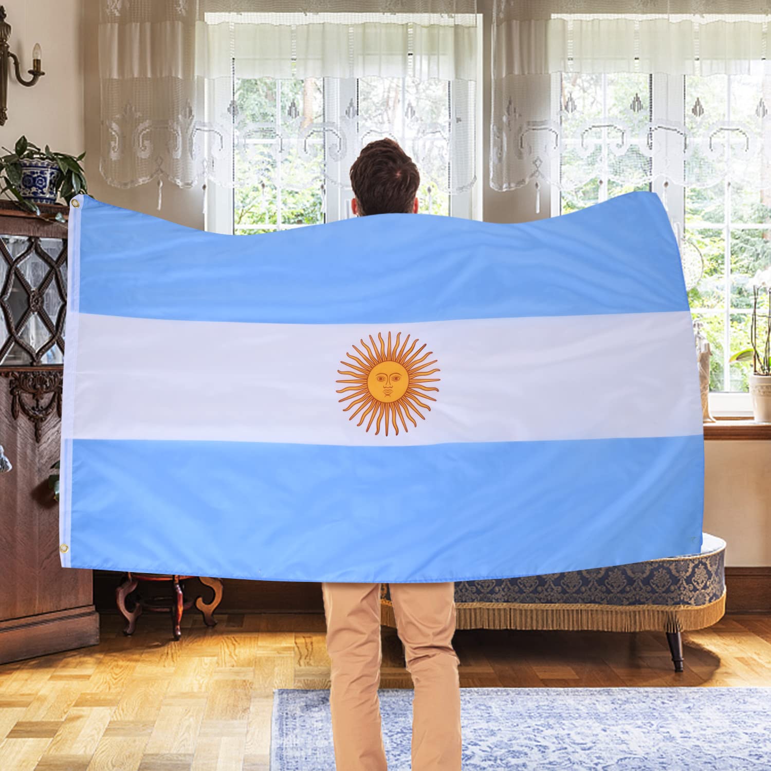 AhfuLife bandera argentina colgada en balcón ideal para eventos y celebraciones